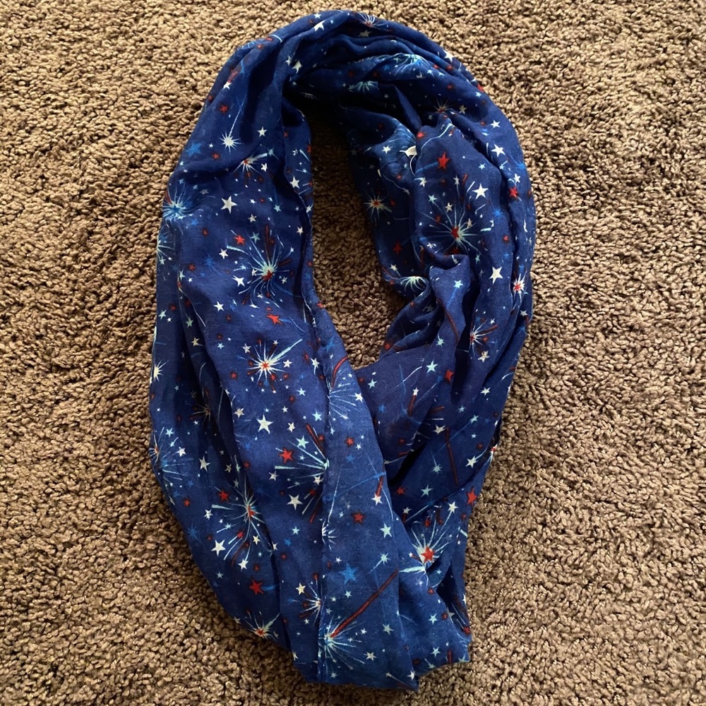 Infinitely scarf with firework design